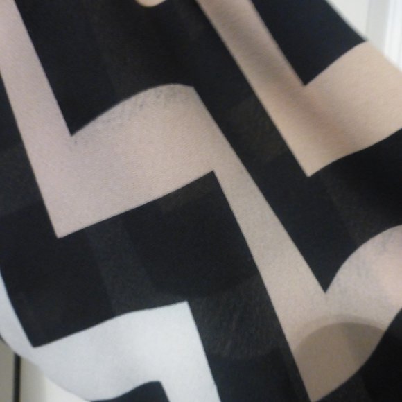 CHARLOTTE RUSSE flutter sleeve cold shoulder chevron stripes blouse - Picture 7 of 11